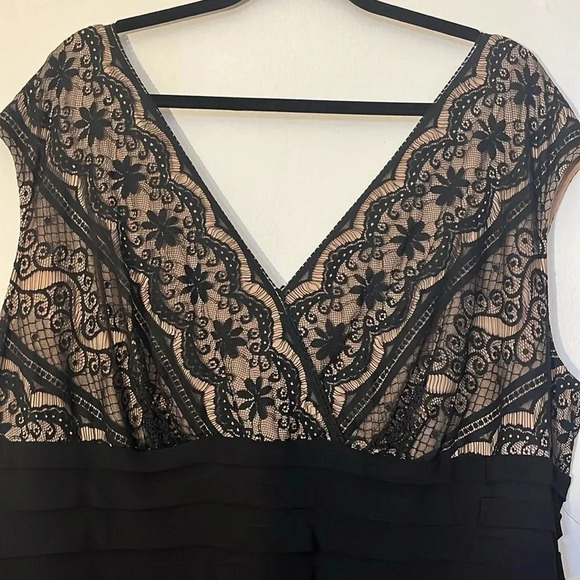 Adrianna Papell | Black floral lace dress Shutter Pleats women’s size 22W Plus - Picture 2 of 7